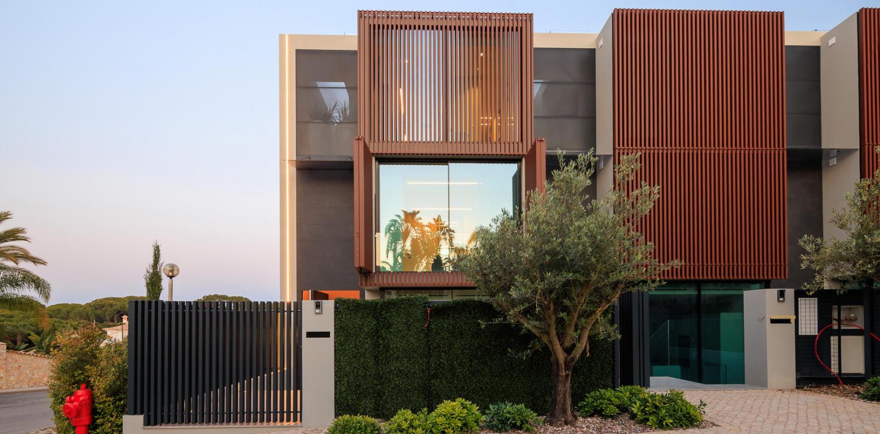 Neya Porto Hotel — detalhe de fachada